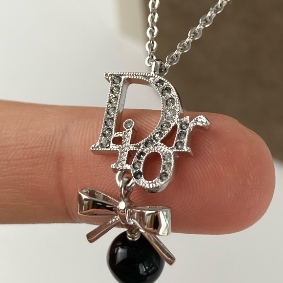 🚫SOLD🚫Dior Bow Crystal Logo Necklace - Picture 4 of 7